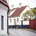 Gotland visby toyotafjcruiser toyotafj toyota tofta strykjärnet stad småhus ringmuren port pitoreskt lantligt körsbärsblomster kärlek hund havet gränder gotland får dörr 