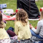 Midsommarfirande vid Hammarskog spelmänn midsommarstång midsommarfirande midsommar människor hammarskog glada barn 