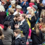 Midsommarfirande vid Hammarskog spelmänn midsommarstång midsommarfirande midsommar människor hammarskog glada barn 