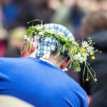 Midsommarfirande vid Hammarskog spelmänn midsommarstång midsommarfirande midsommar människor hammarskog glada barn 