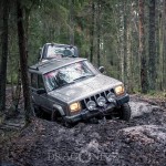 Offroad Rörken December uteiskogen skogskörning skogen rörken offroad lerkörning lera jeep flyger 